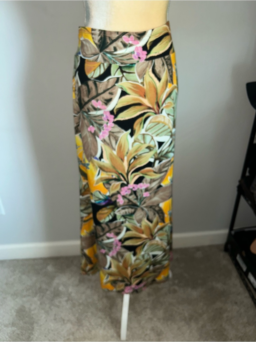 NEW Karen Kane Tropical Floral Maxi Skirt in Yellow, Black and Pink Sz S - Picture 4 of 5
